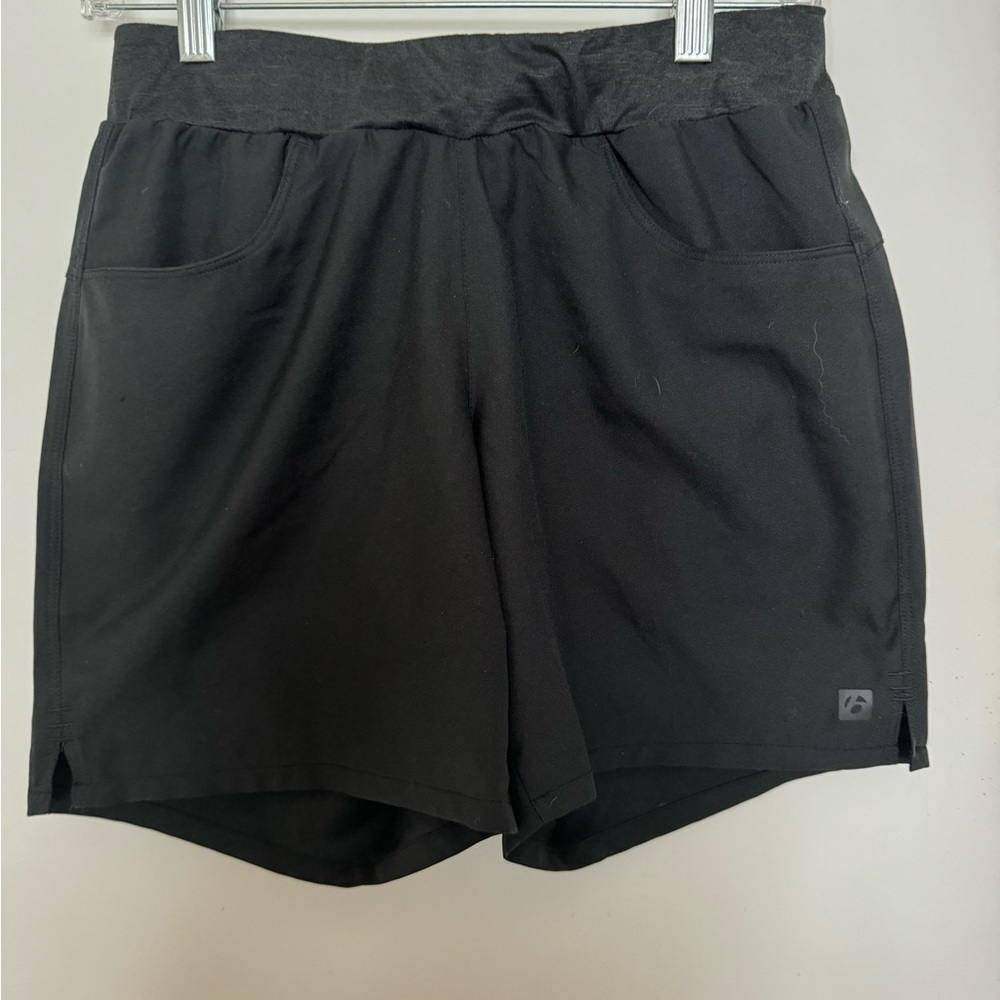 Bontrager loose fit women’s biking shorts. Size small
